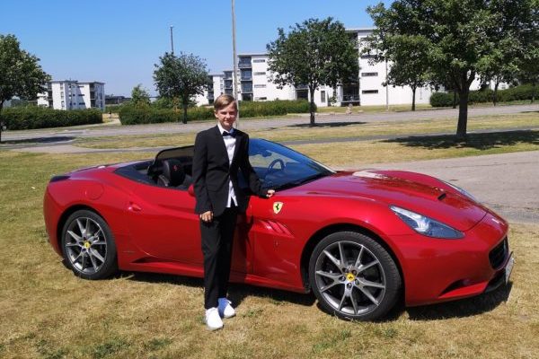 Lej en Ferrari California til konfirmationskørsel