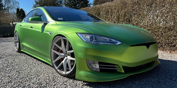 Lej en Tesla Model S Performance