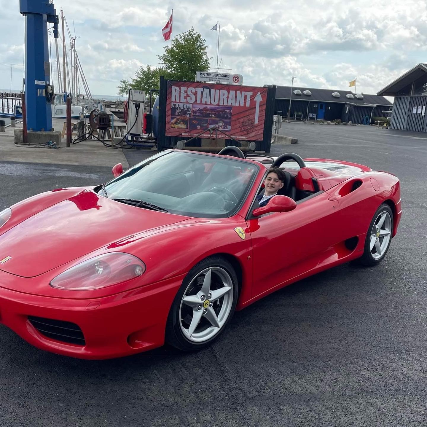 Lej en Ferrari 360 Spider til konfirmation