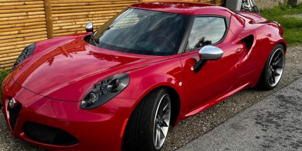 Lej en Alfa Romeo 4C